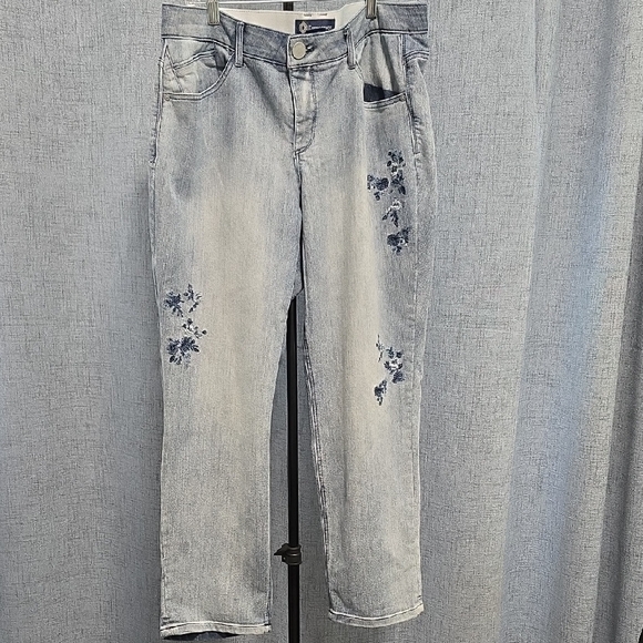 Democracy Denim - Democracy Light Blue Jeans with Embroidered Floral Accents Size 16w